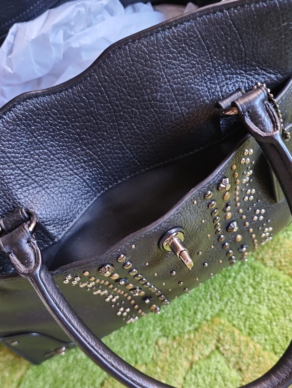 Coach Mercer Stachel With Rivets - Picture 15 of 16